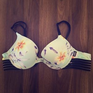 Victoria’s Secret 32 A Push up Bra